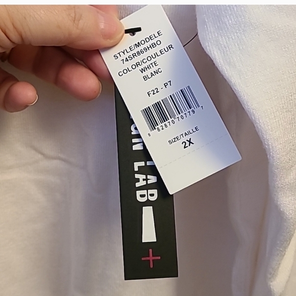 BNWT Sweater with Cut-Out Shoulders  - 2X - Picture 6 of 7